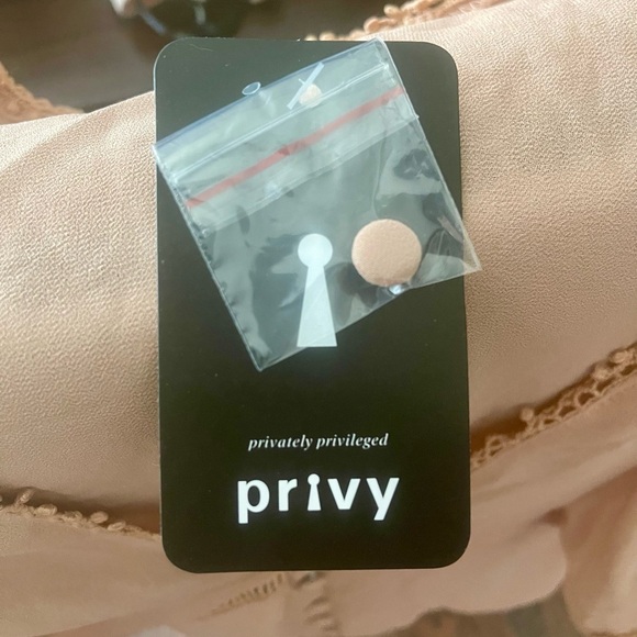 Privy Ruffle Sleeve Top - Picture 8 of 8